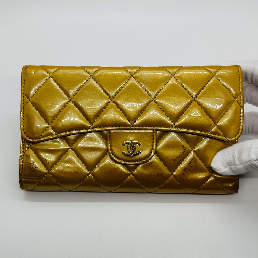 Chanel quilted Classic Flap Wallet